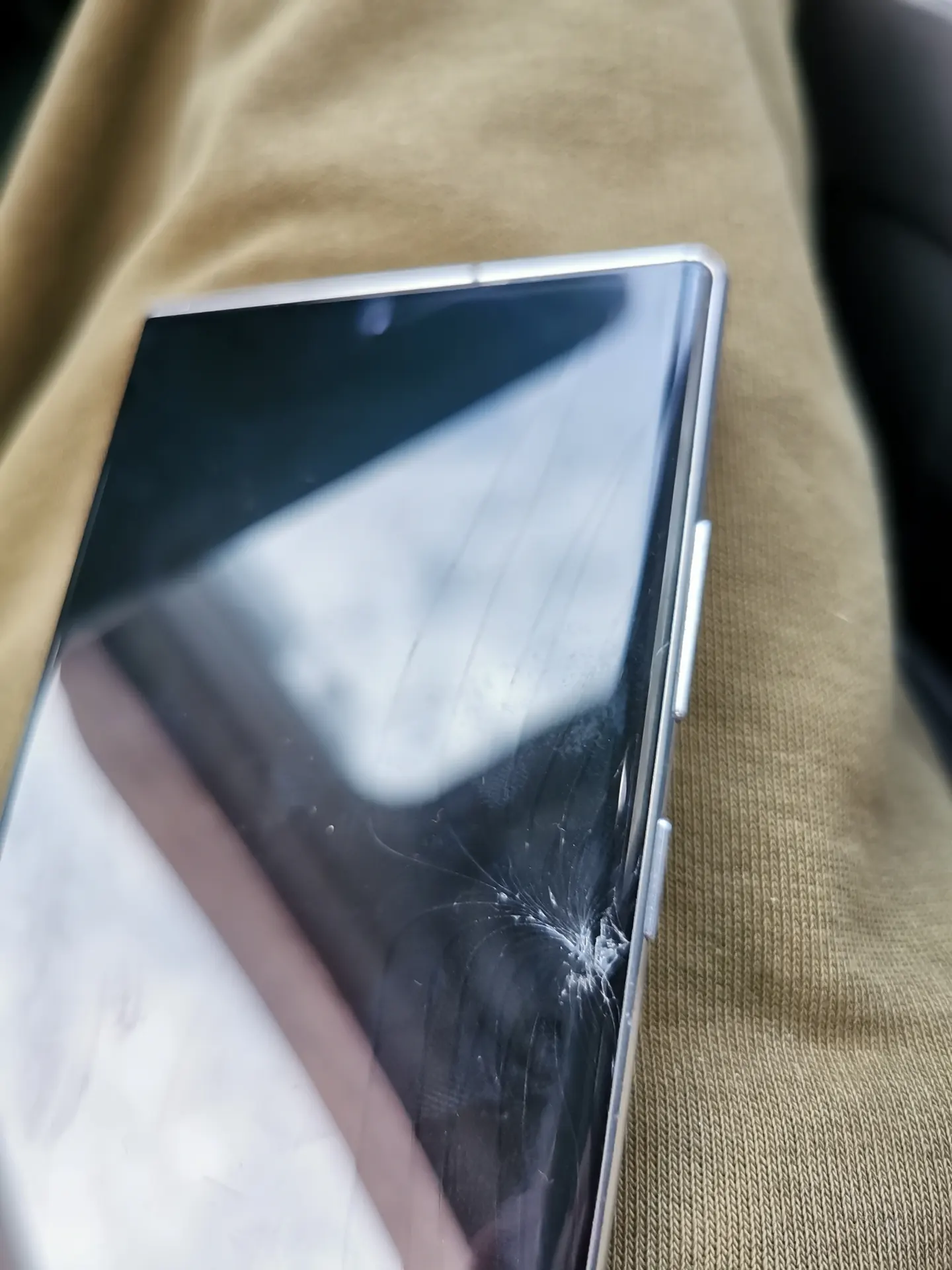 Samsung s22 ultra dužęs 2