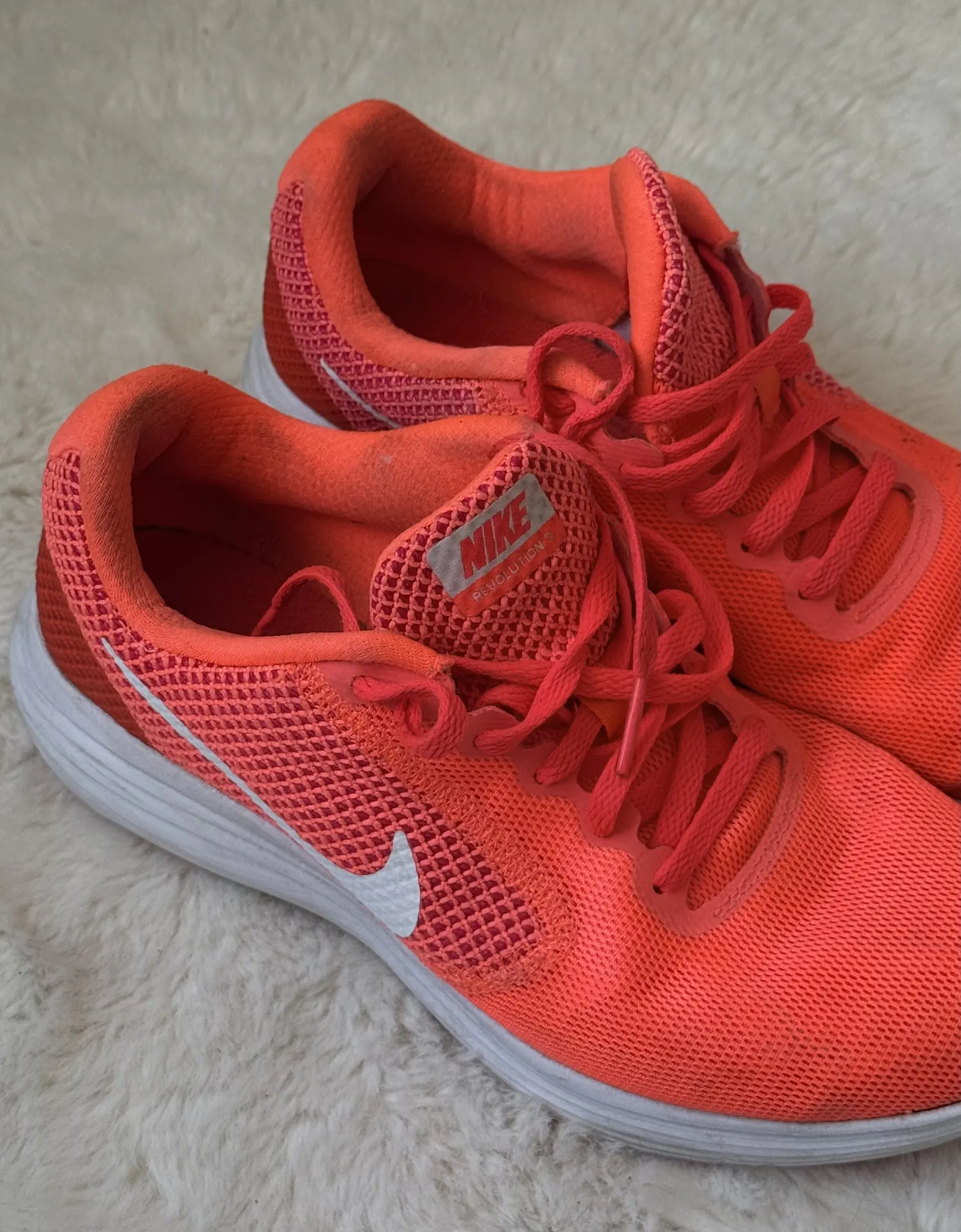 Ryškūs Nike Revolution 3 bėgimo/laisvalaikio bateliai (39 dydis) 3
