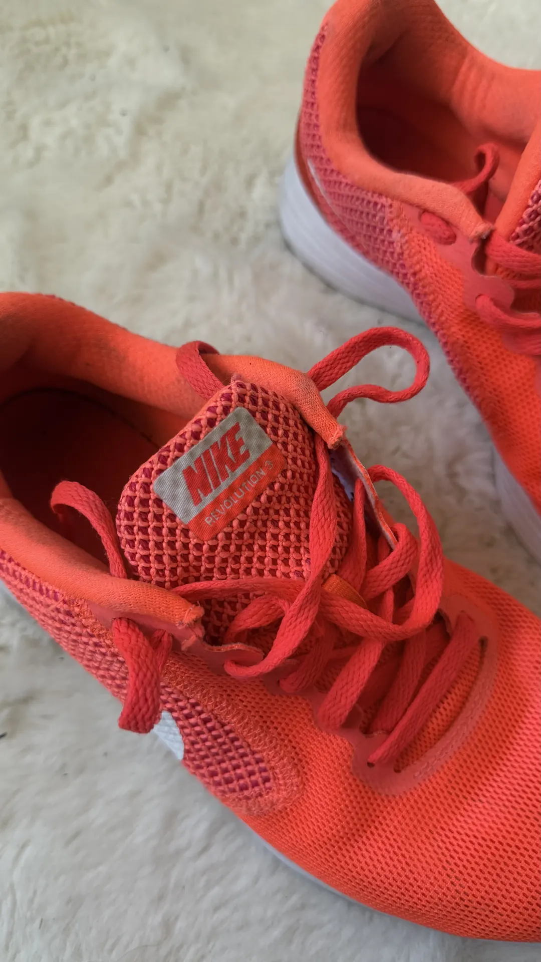 Ryškūs Nike Revolution 3 bėgimo/laisvalaikio bateliai (39 dydis) 4
