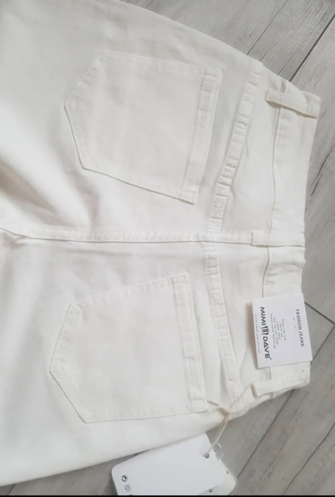 Balti džinsai mom fit stiliaus 2