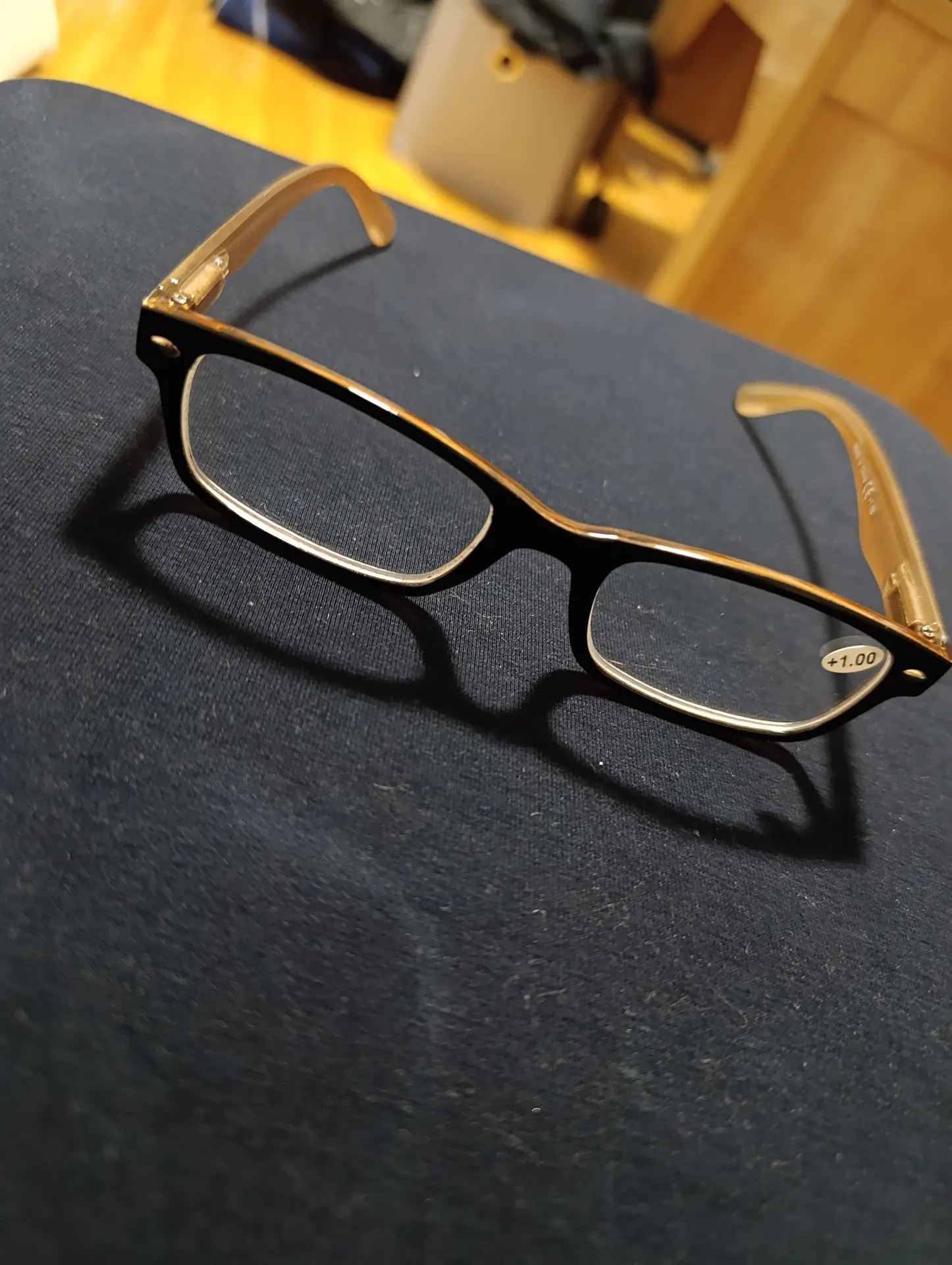 Akiniai +1.00 2