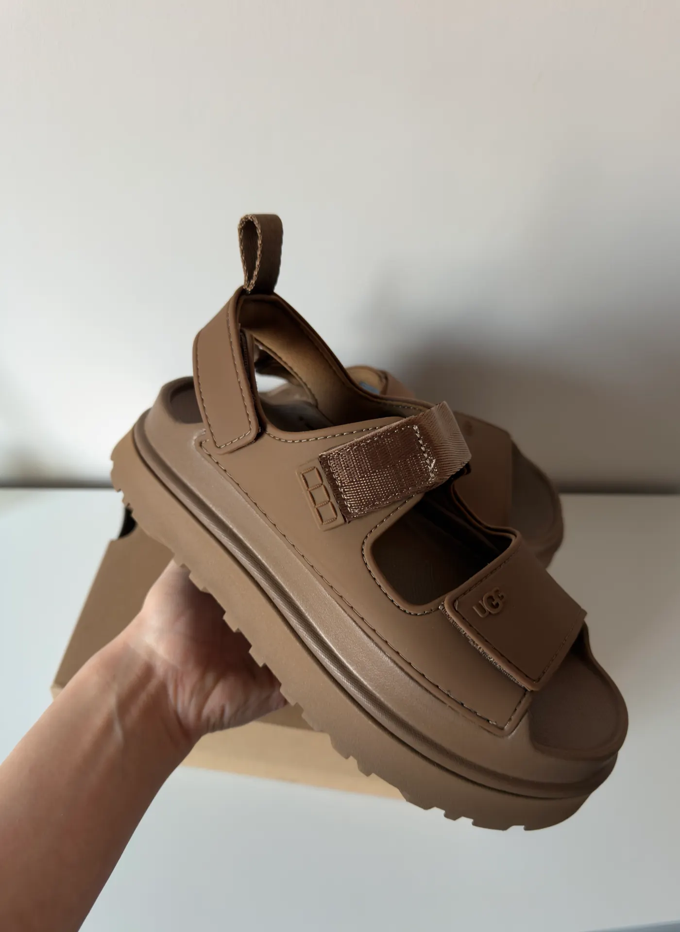 Ugg rudos basutės 3