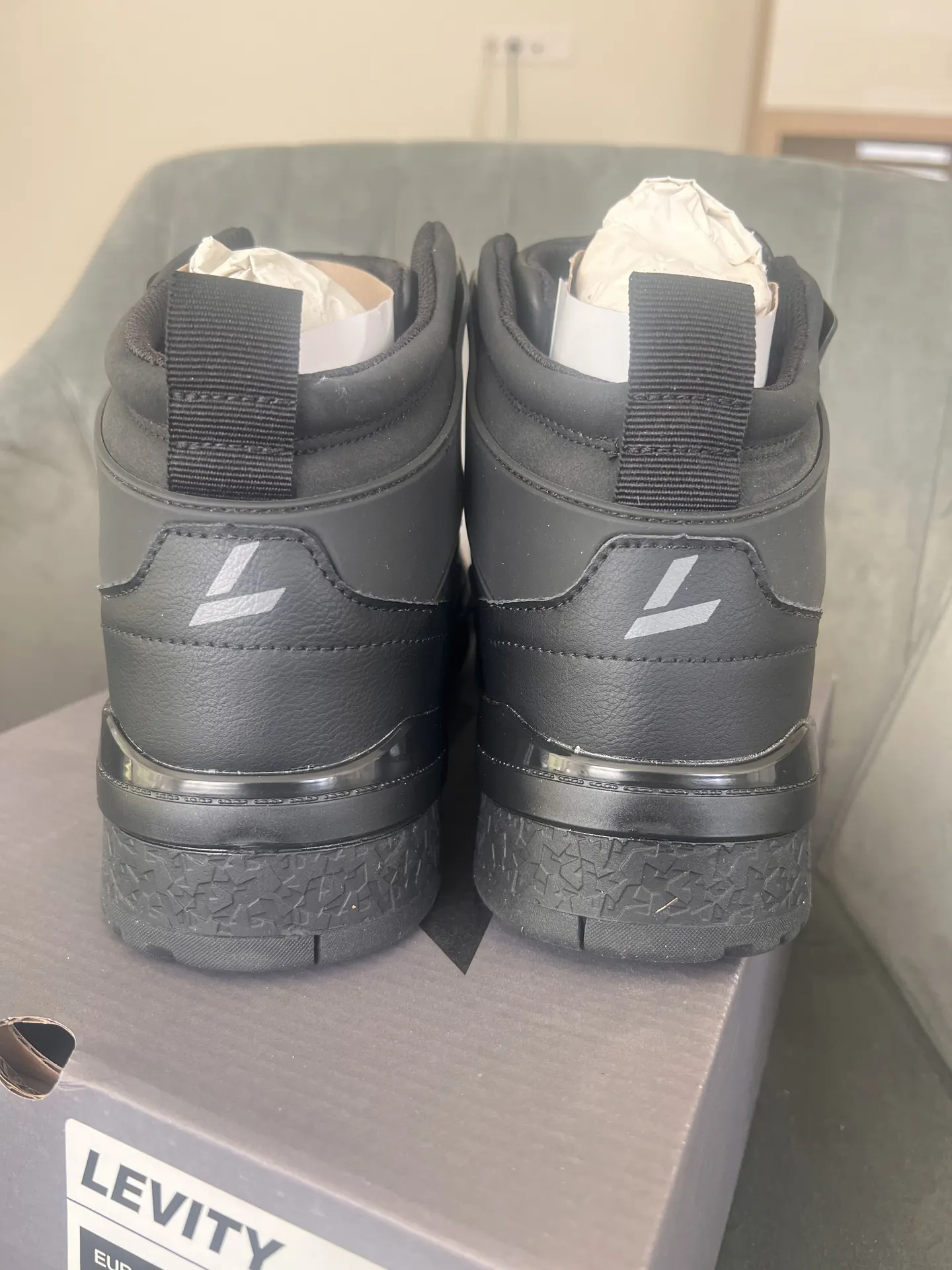 Levity Sky Black 4