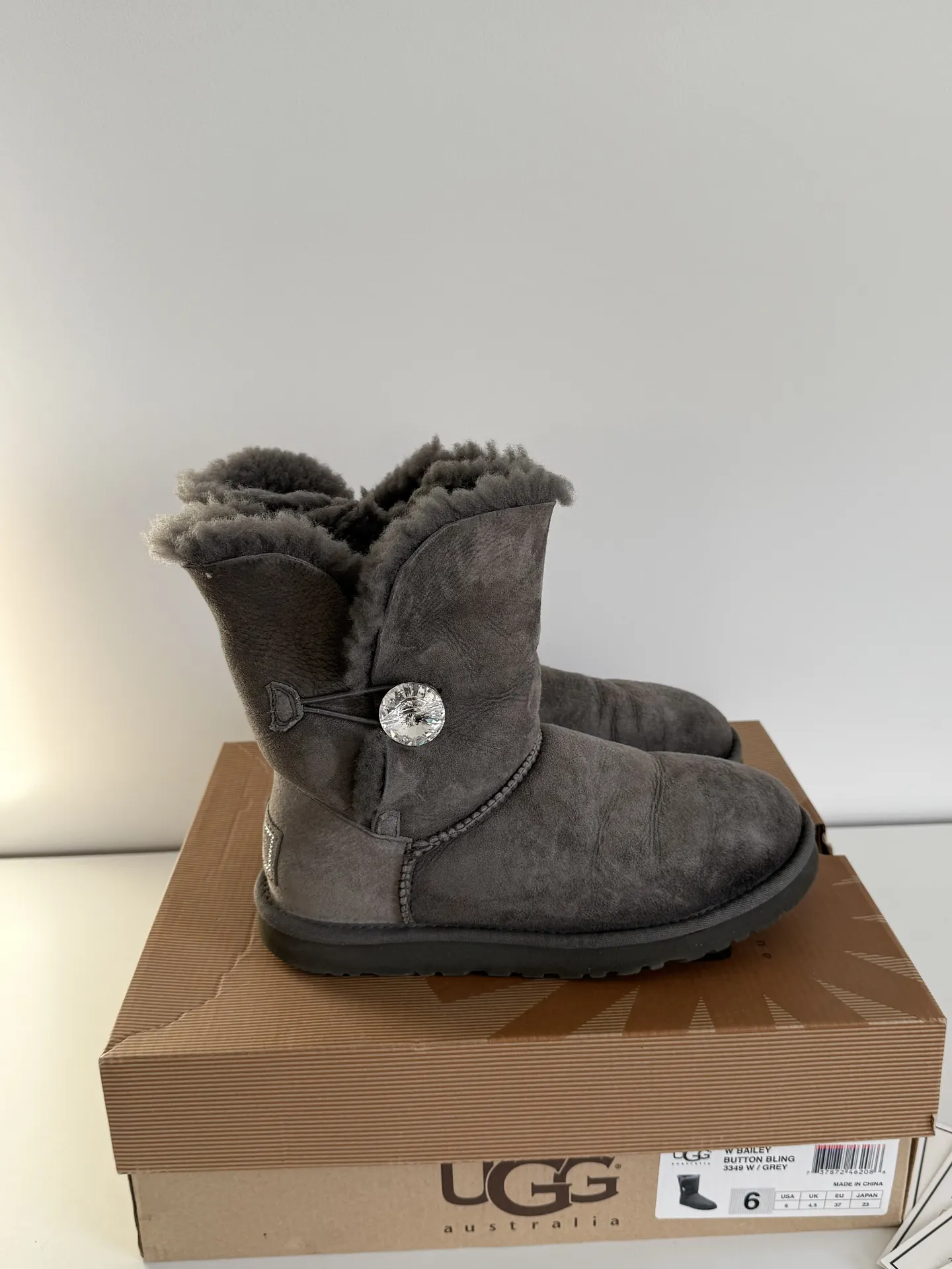 Pilki Ugg Swarovski 37d 2