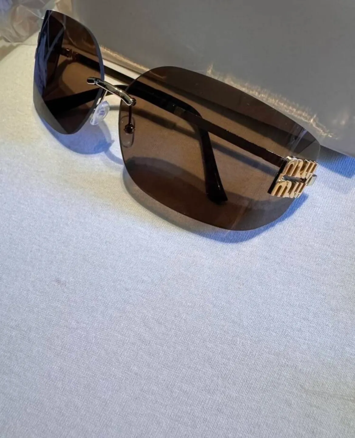 Rudi retro akiniai 2