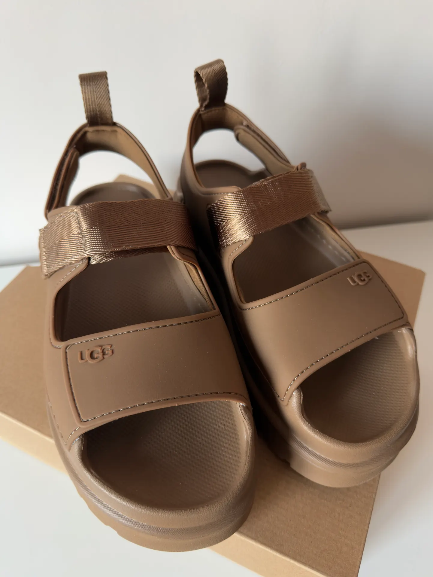 Ugg rudos basutės 4