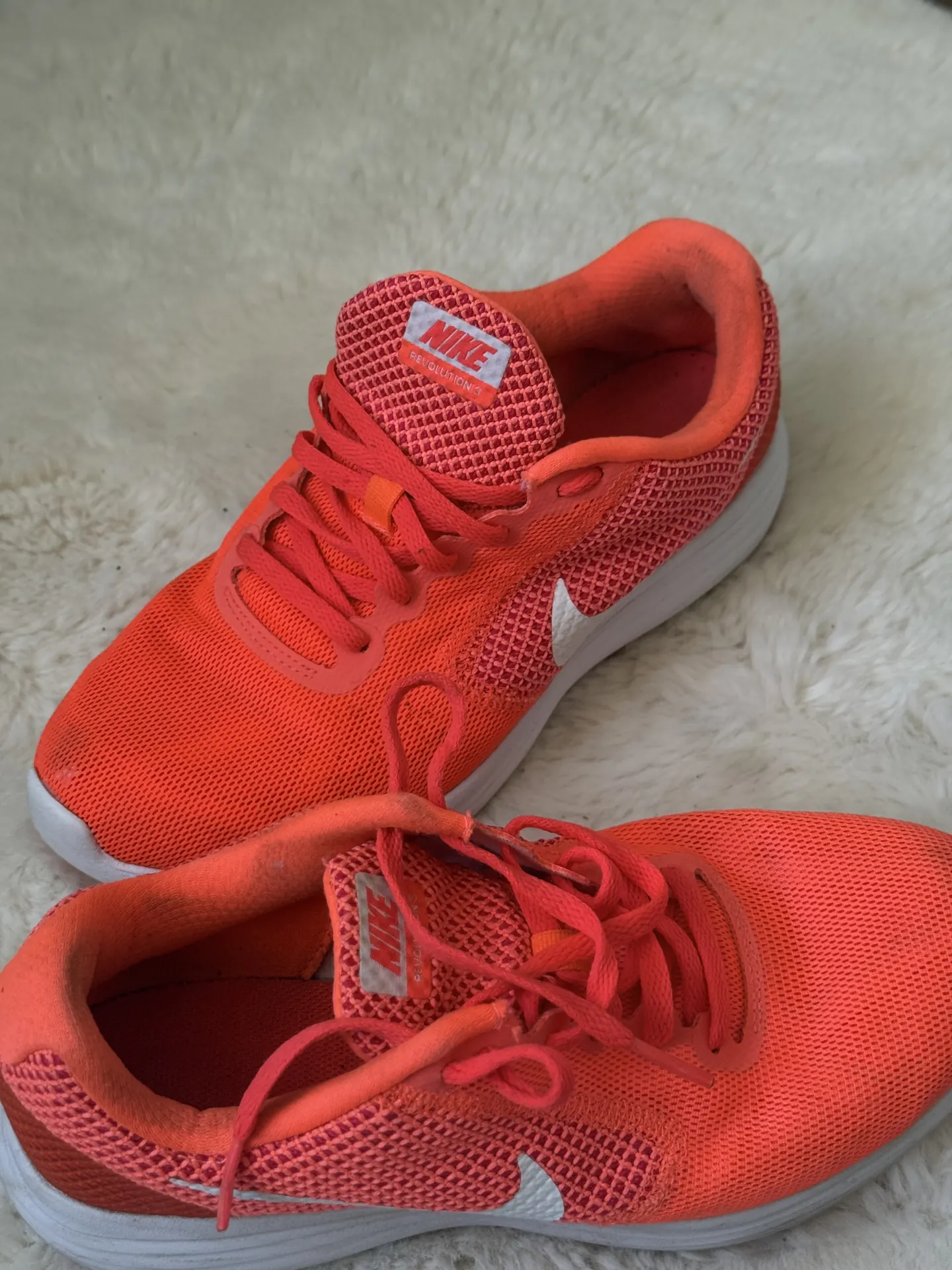 Ryškūs Nike Revolution 3 bėgimo/laisvalaikio bateliai (39 dydis) 2