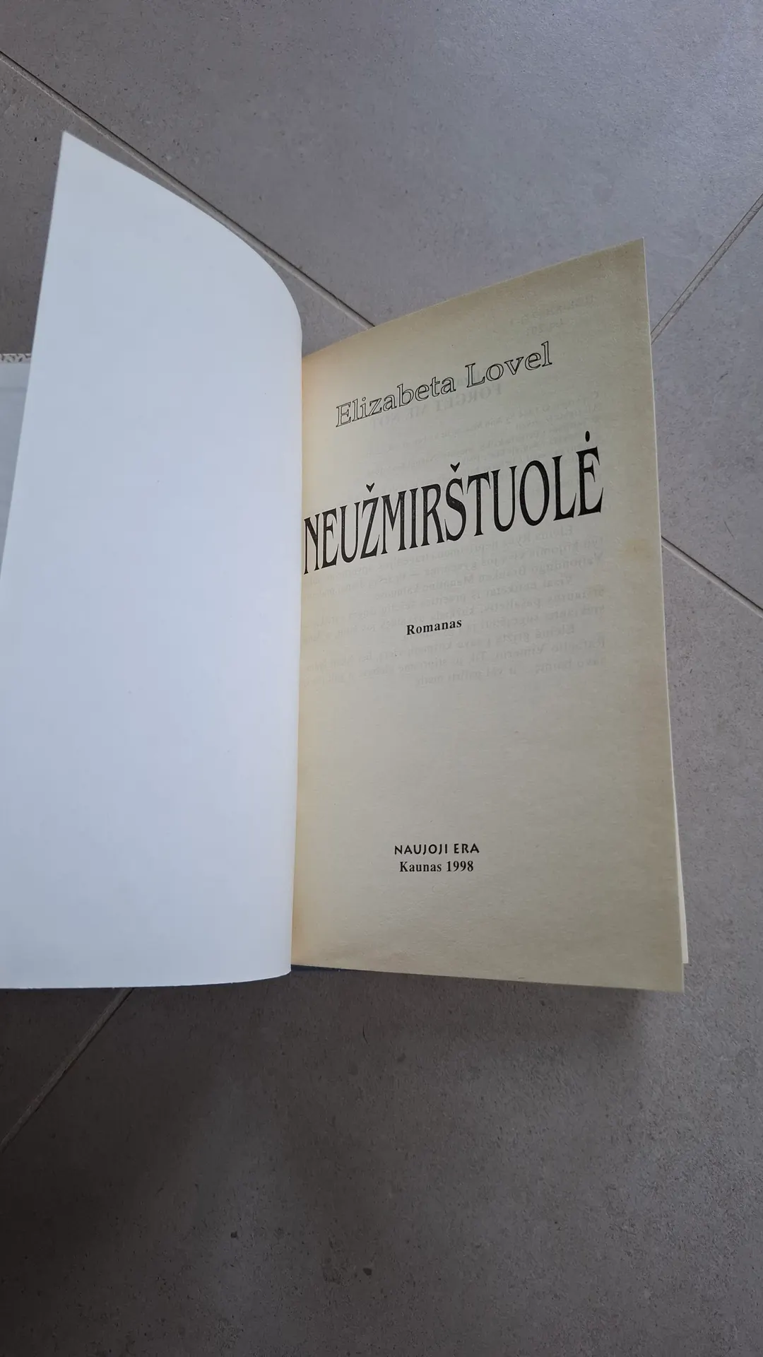 Romanas Neužmirštuolė 3