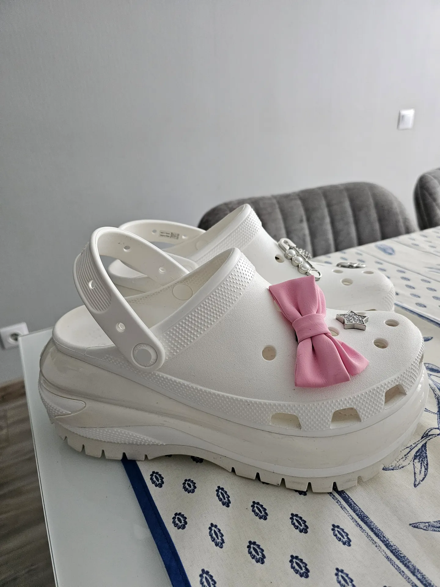 Crocs classic mega crush clog 4