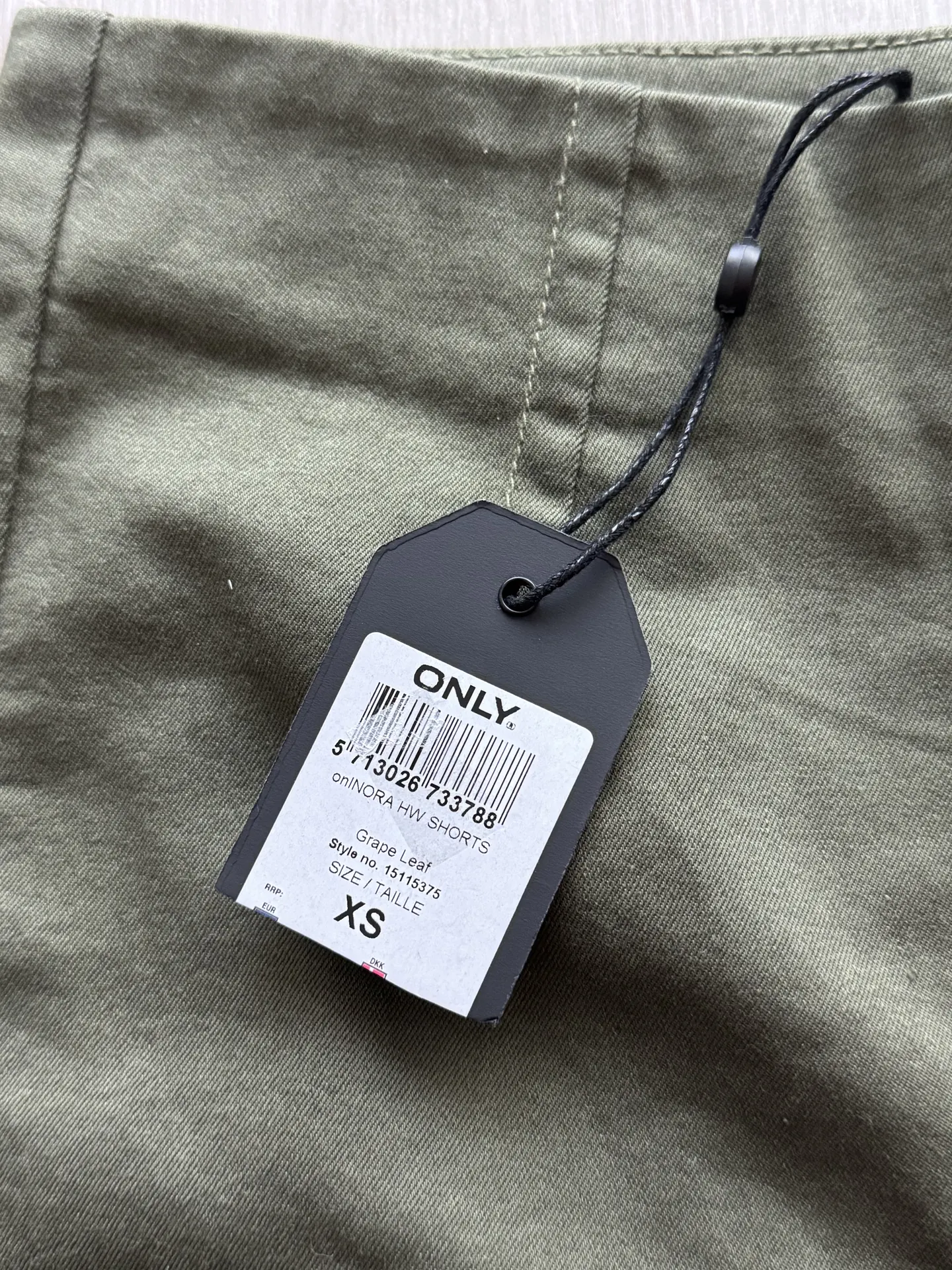ONLY nauji chaki spalvos šortai XS dydis 2