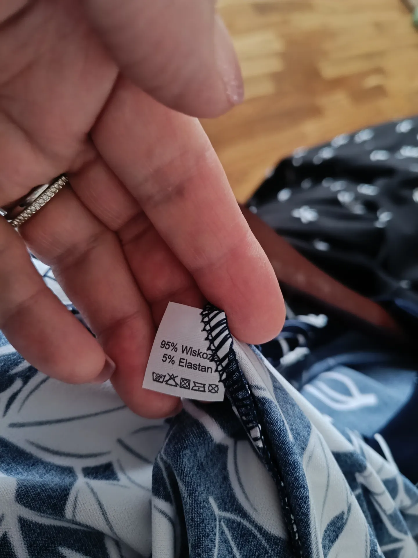 Palaidinė su lapų raštu 4