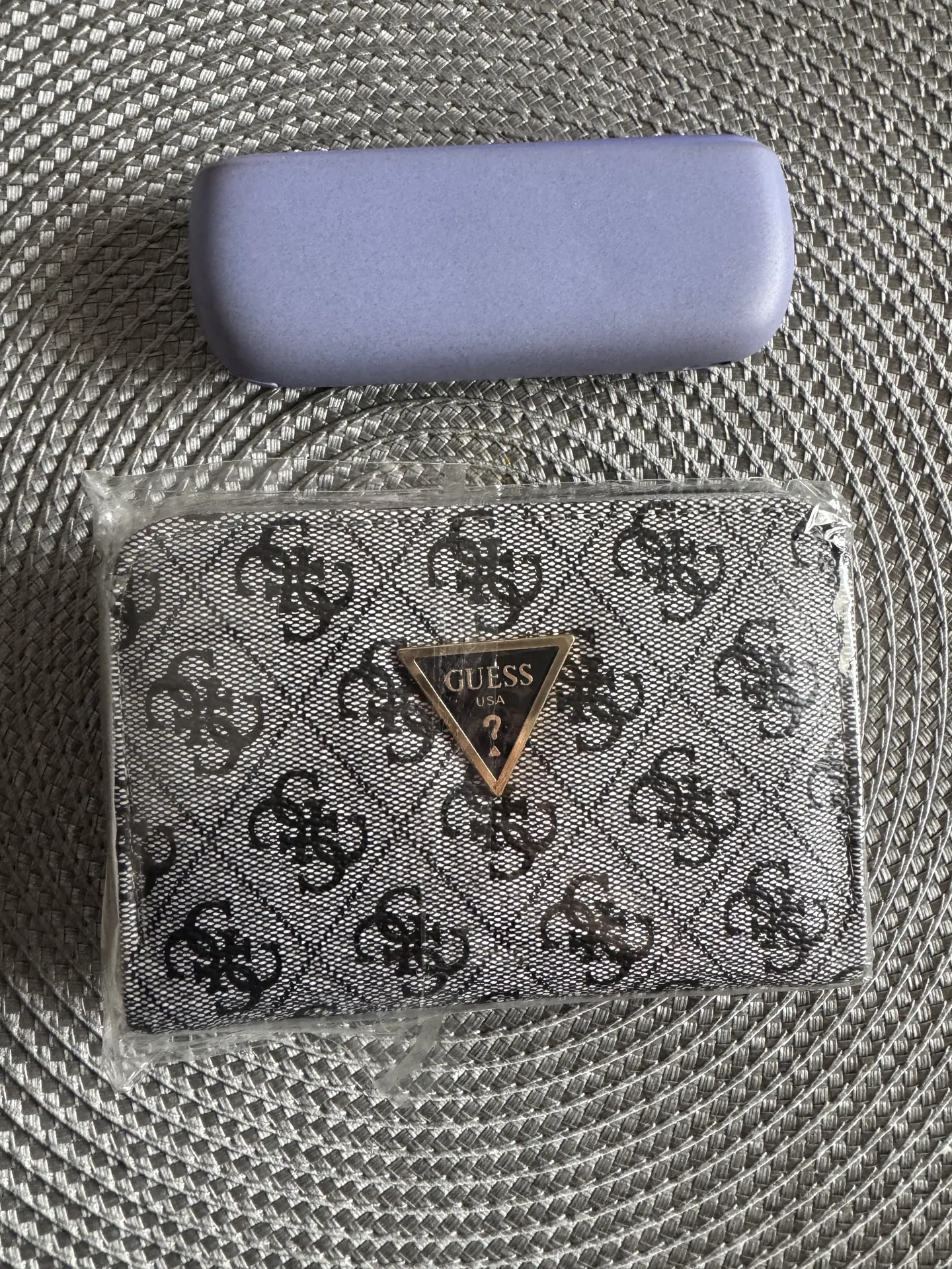 Guess piniginė 2