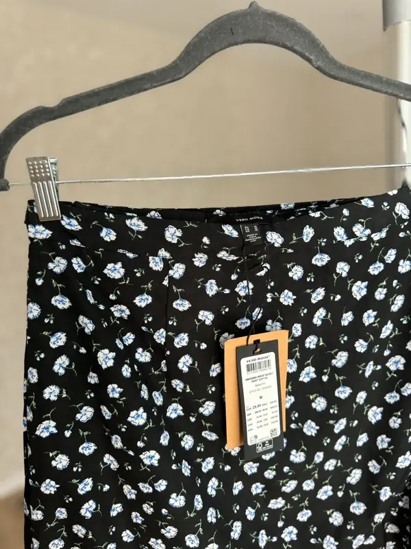 Naujas juodas gėlėtas wrap sijonas dydis M vero moda 2