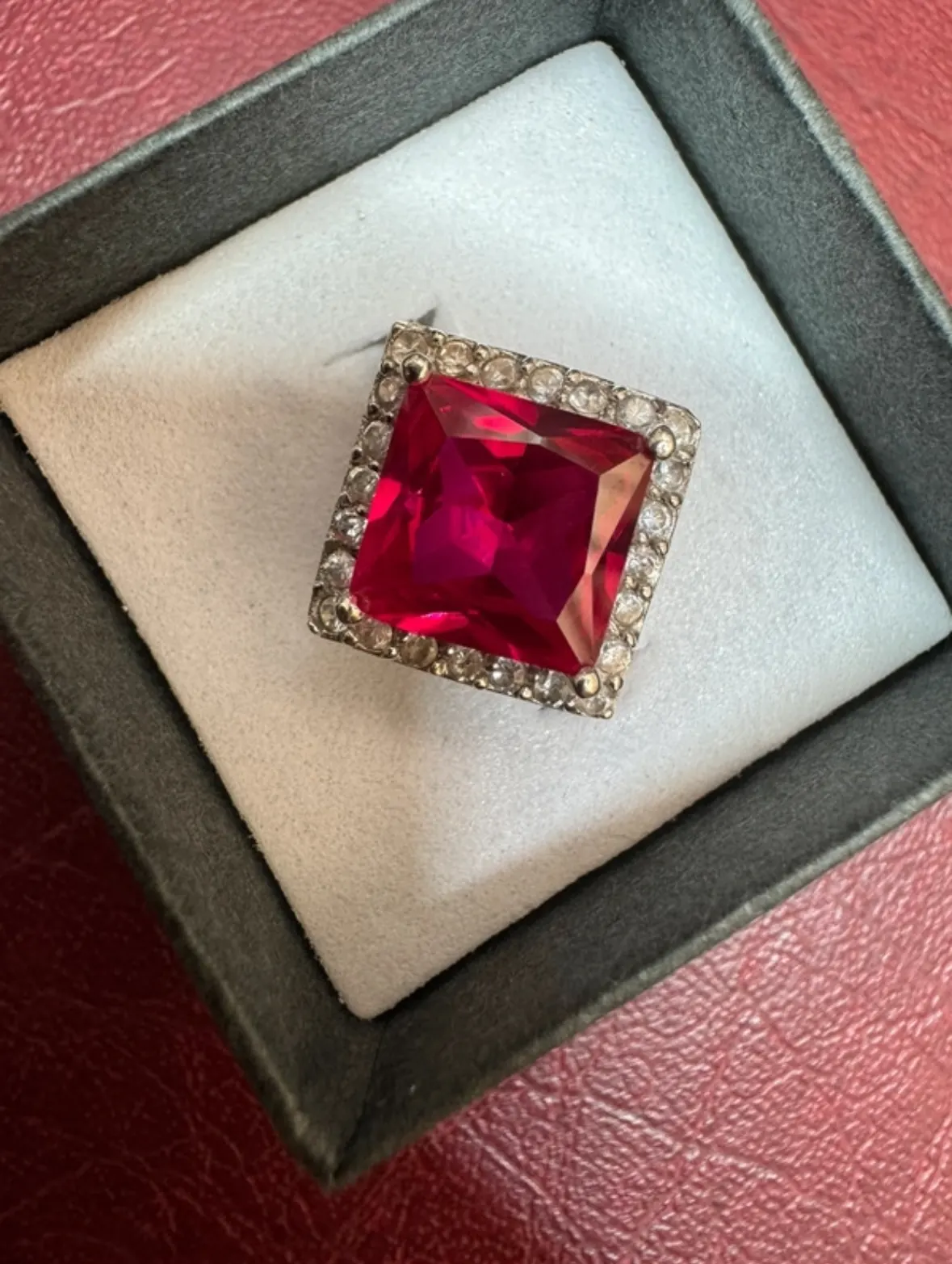 Silver 925, fancy ring with a reddish stone and cubic zirconias | NOS 2